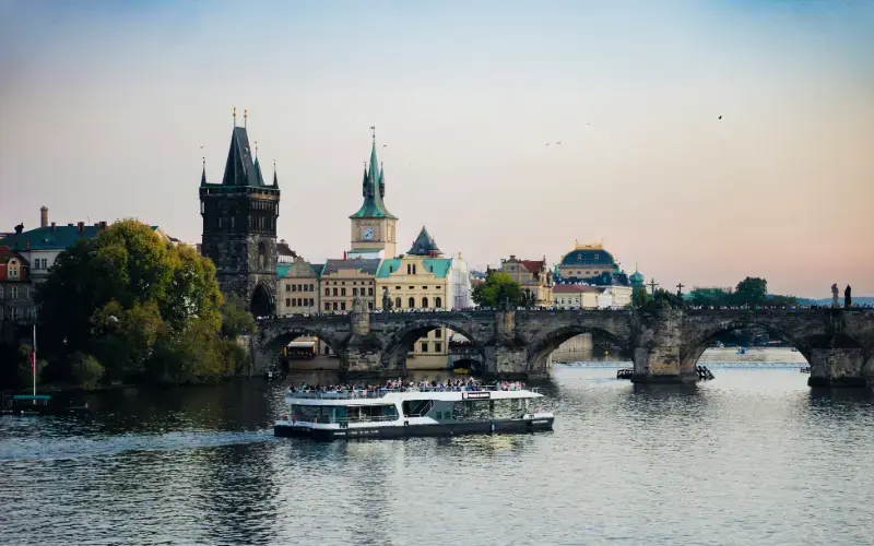 10 Costly Mistakes First-Time Europe Travellers Make (And How to Avoid Them)